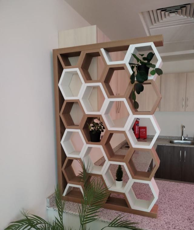 رف ديكور سداسي